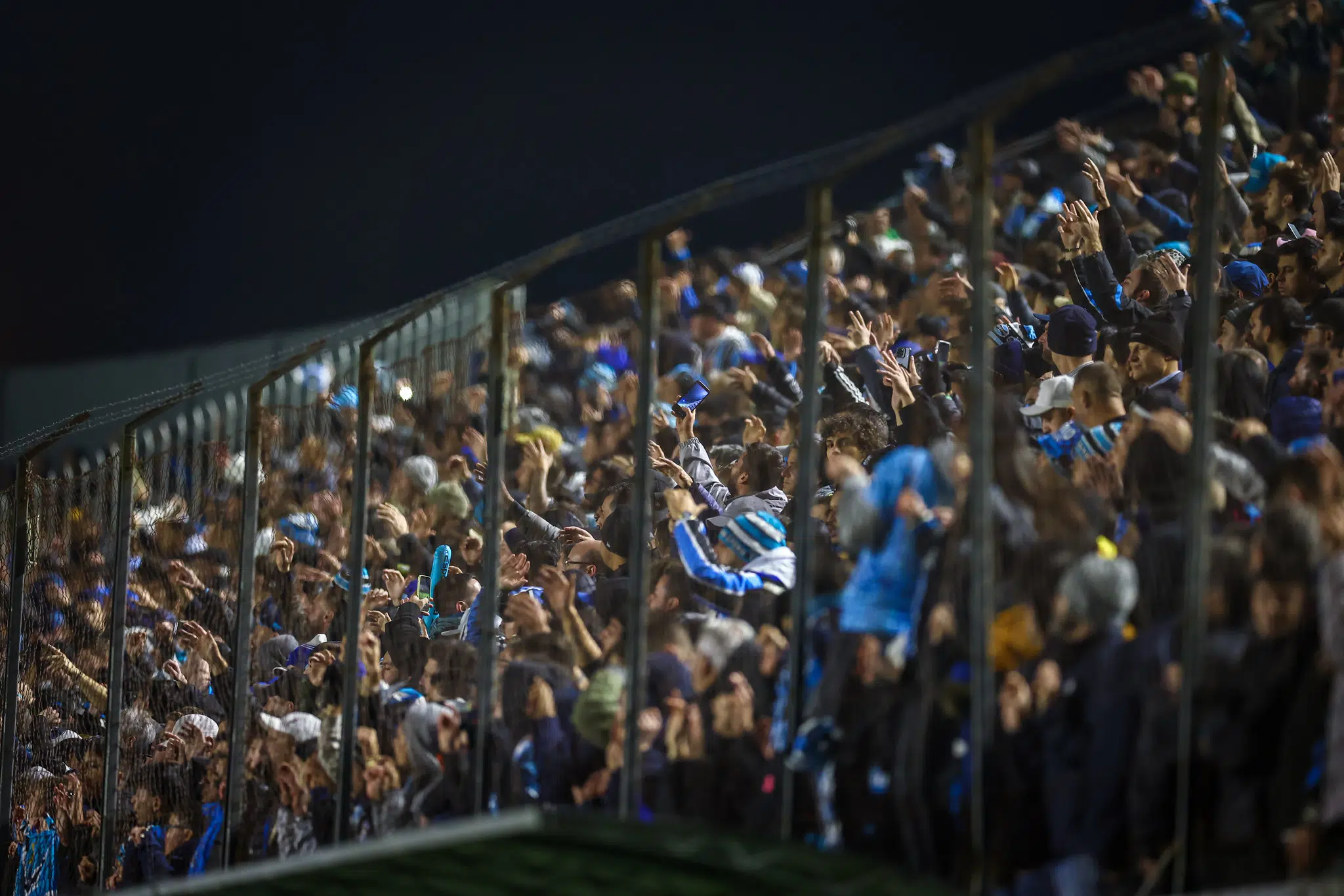 Jogador do Grêmio teria mandado a torcida "ficar quieta" na derrota para o Cruzeiro Torcida do Grêmio