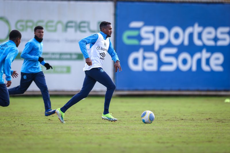 Edenilson pelo Grêmio