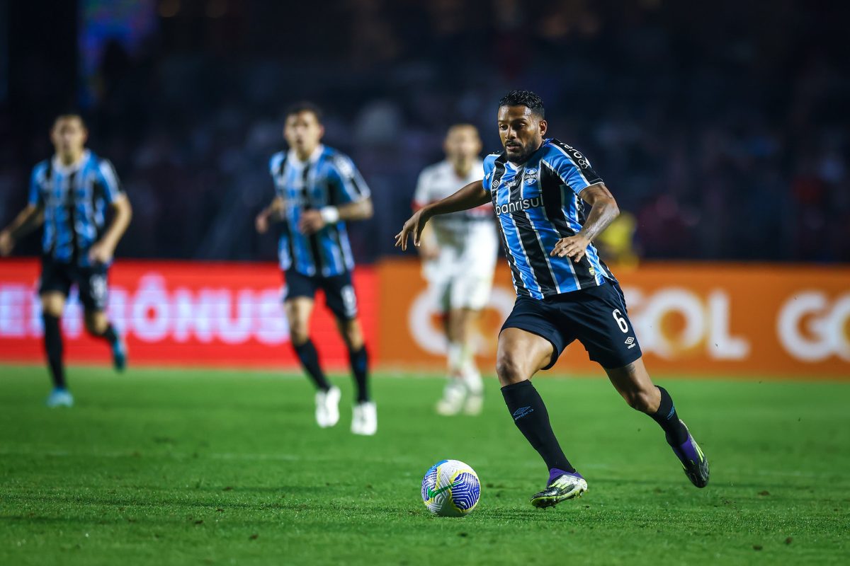 Reinaldo pelo Grêmio