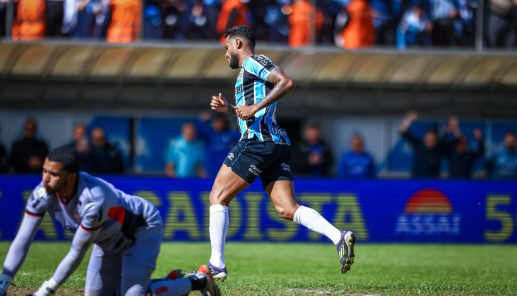 Reinaldo elogiado por Renato no Grêmio