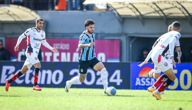 Nathan pelo Grêmio