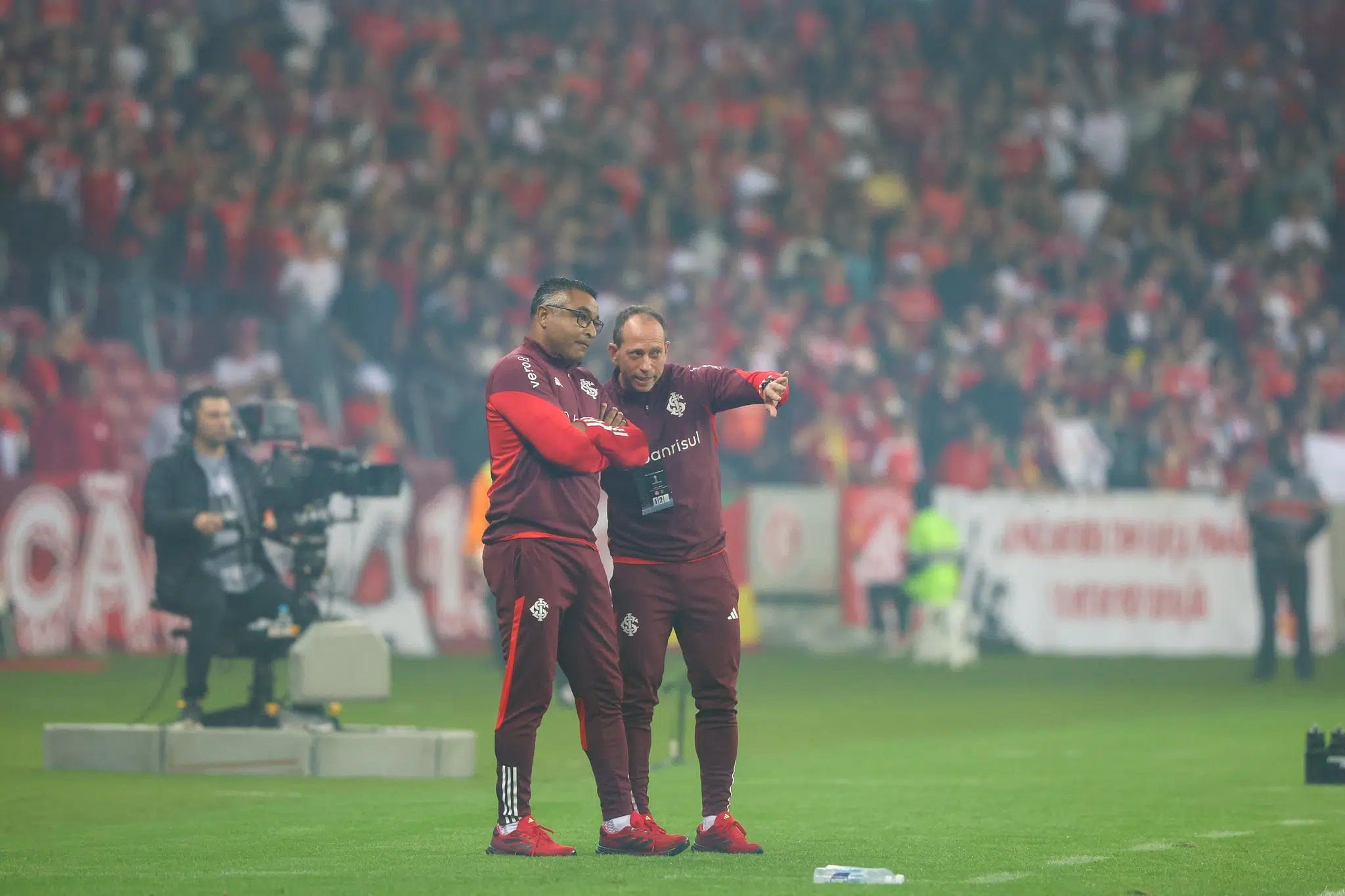 Auxiliar de Roger Machado mira Gauchão e torce por permanência do elenco do Inter Roger Inter