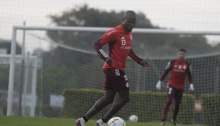 Enner Valencia pelo Inter