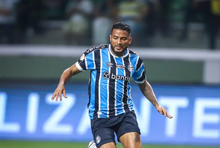 Reinaldo lembra jogo de 2023 e diz que Grêmio foi novamente prejudicado contra o Corinthians Reinaldo pelo Grêmio