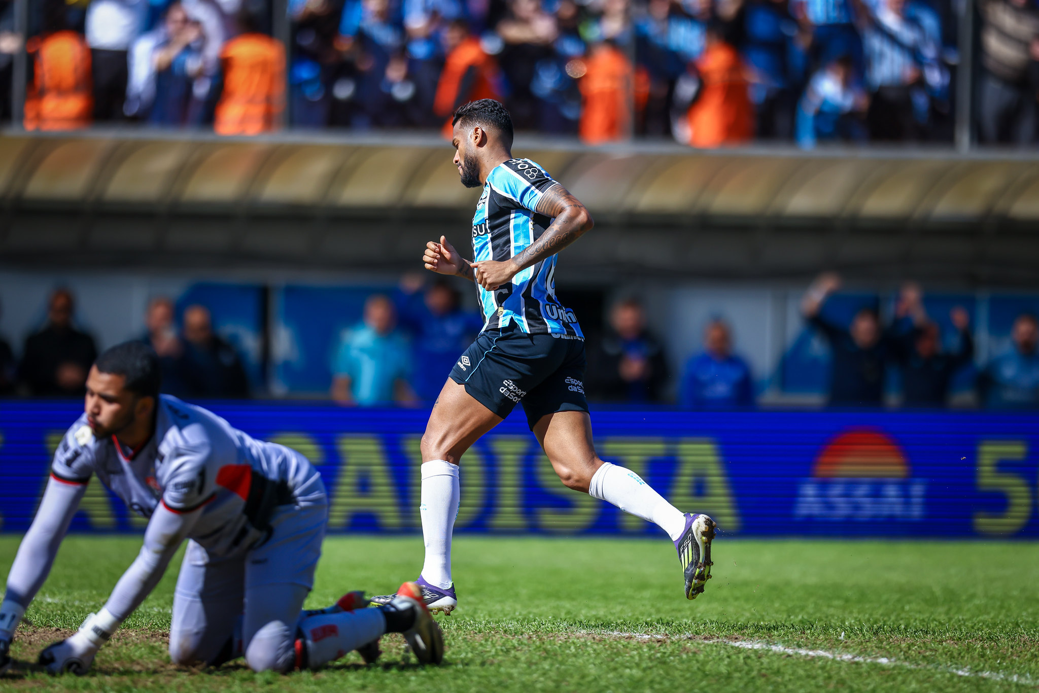 Em reta final de contrato no Grêmio, Reinaldo se manifesta sobre o futuro da carreira Reinaldo elogiado por Renato no Grêmio