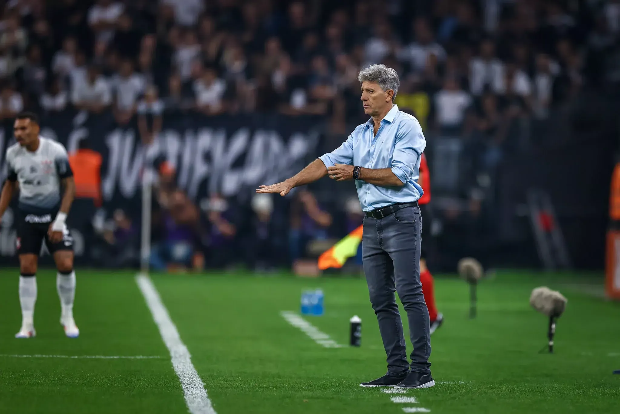Renato pelo Grêmio contra o Corinthians