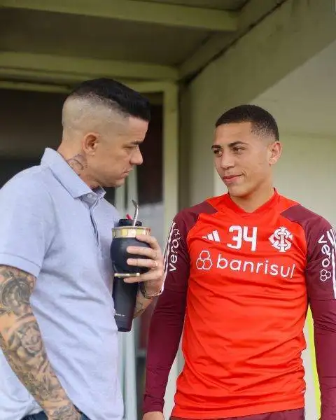 D'Alessandro tem "primeiro dia" no Inter e se manifesta na web; veja algumas fotos