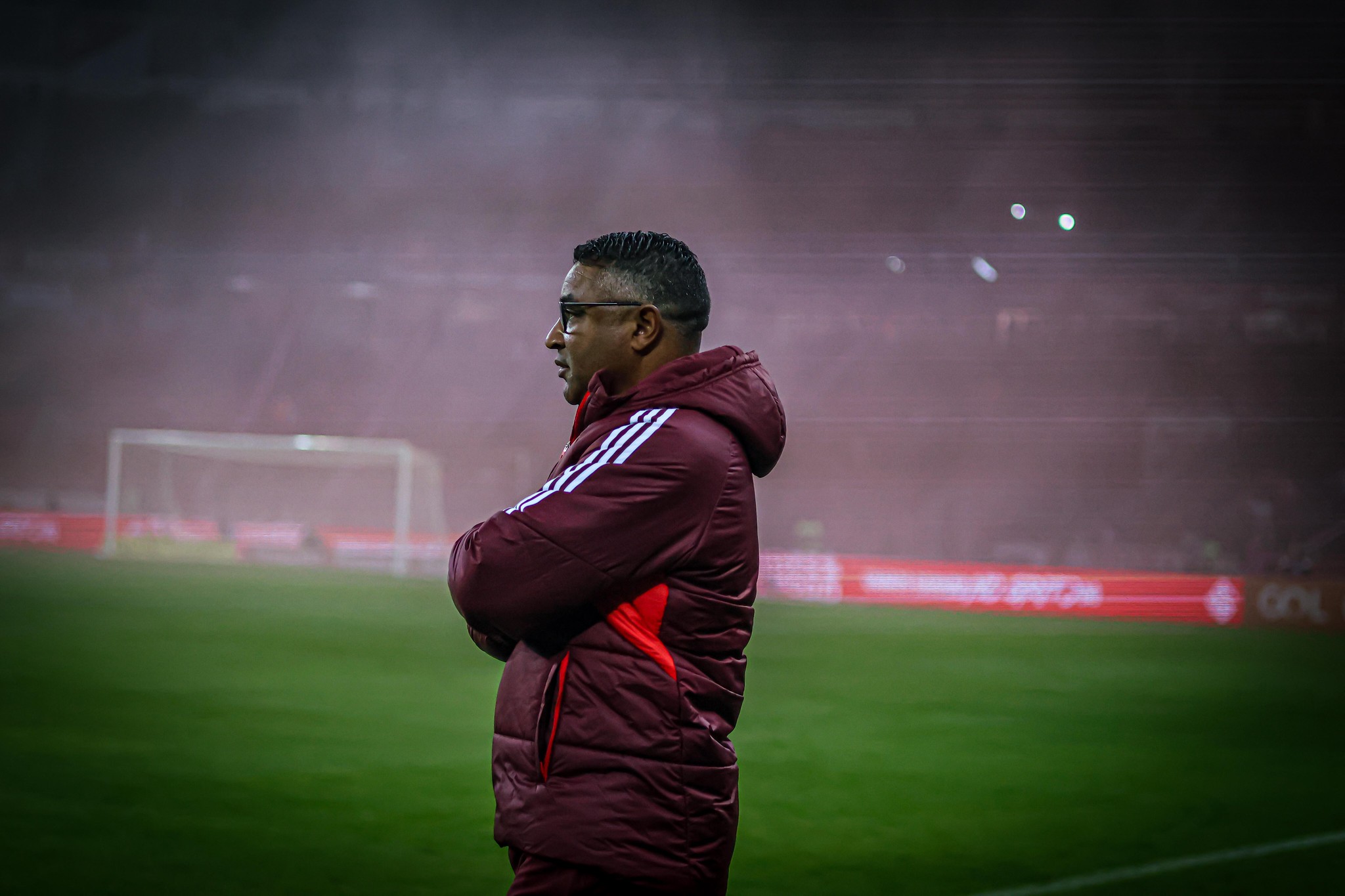 Roger explica caso de Vitão e cita trabalho com outro jogador do Inter: "Converso todos os dias" Roger pelo Inter contra o Juventude