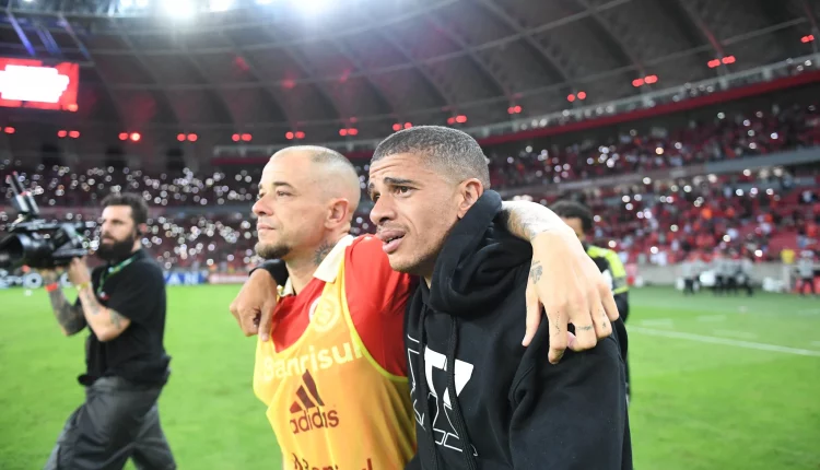 Taison com D'Alessandro no Inter