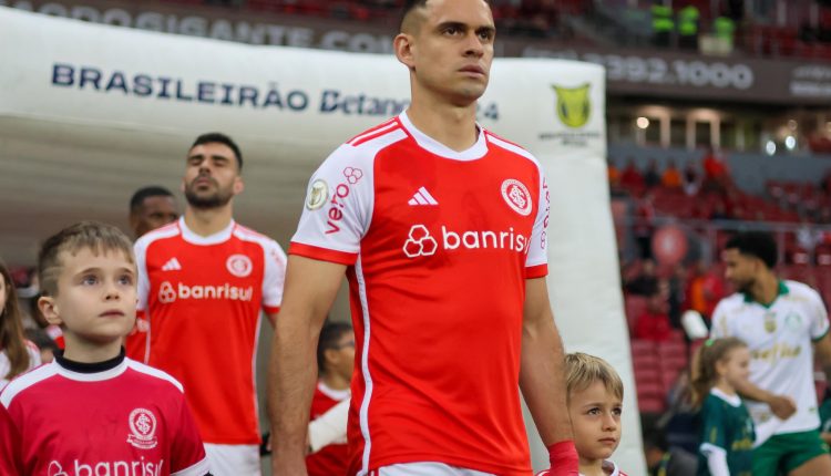 Borré entra em campo pelo Inter contra o Palmeiras