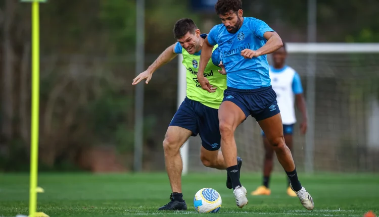 Diego Costa e Kannemann em treino do Grêmio