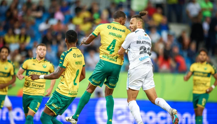 Braithwaite pelo Grêmio em sua estreia contra o Cuiabá