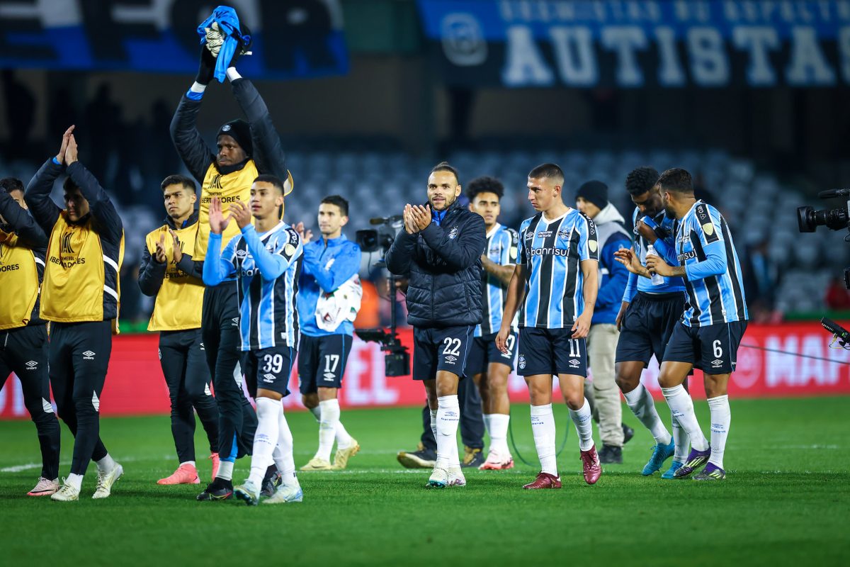 "Se tem um time que sabe colocar pressão e dificultar é o Grêmio", afirma Mano Menezes