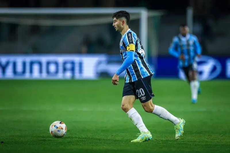 "Não tem desculpa": Villasanti desabafa após a derrota do Grêmio dentro da Arena Villasanti após a vitória do Grêmio