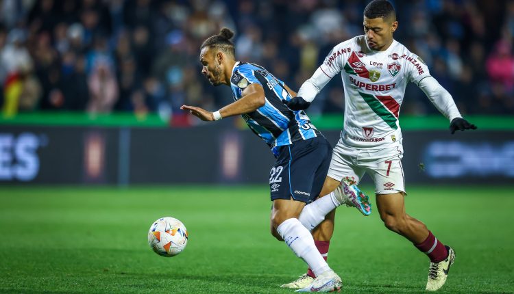 Braithwaite pelo Grêmio