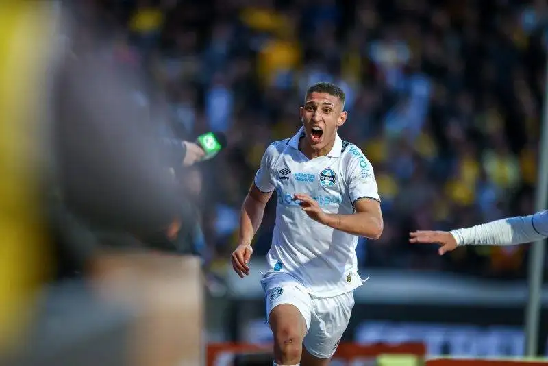Levantamento mostra qual jogador do Grêmio, diretamente, impediu retorno do time ao Z4 Monsalve pelo Grêmio
