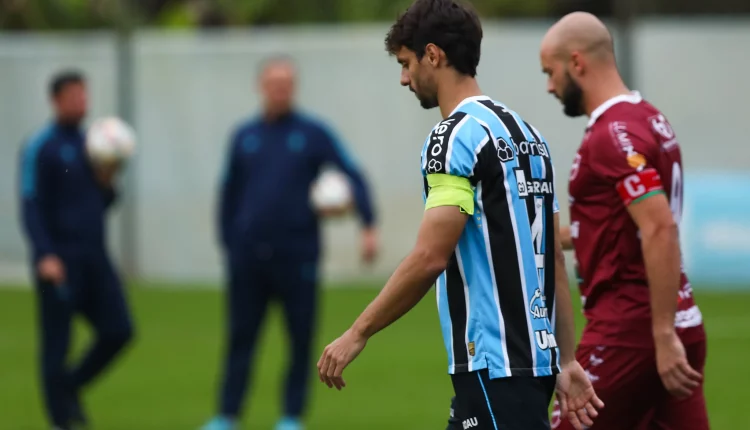 Rodrigo Caio pelo Grêmio