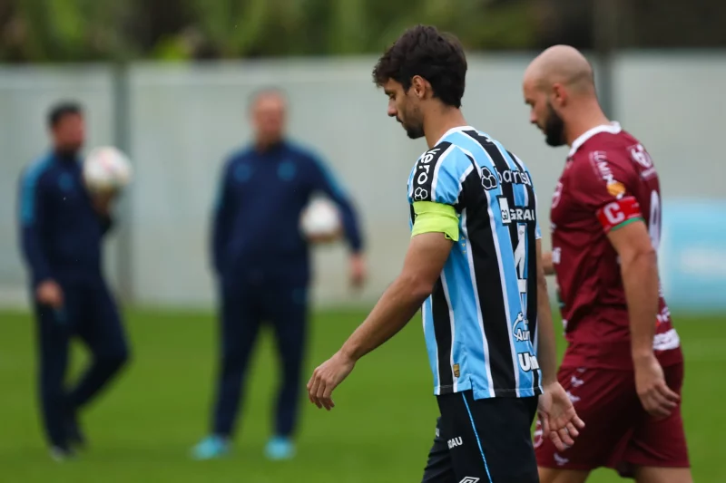 Rodrigo Caio pelo Grêmio