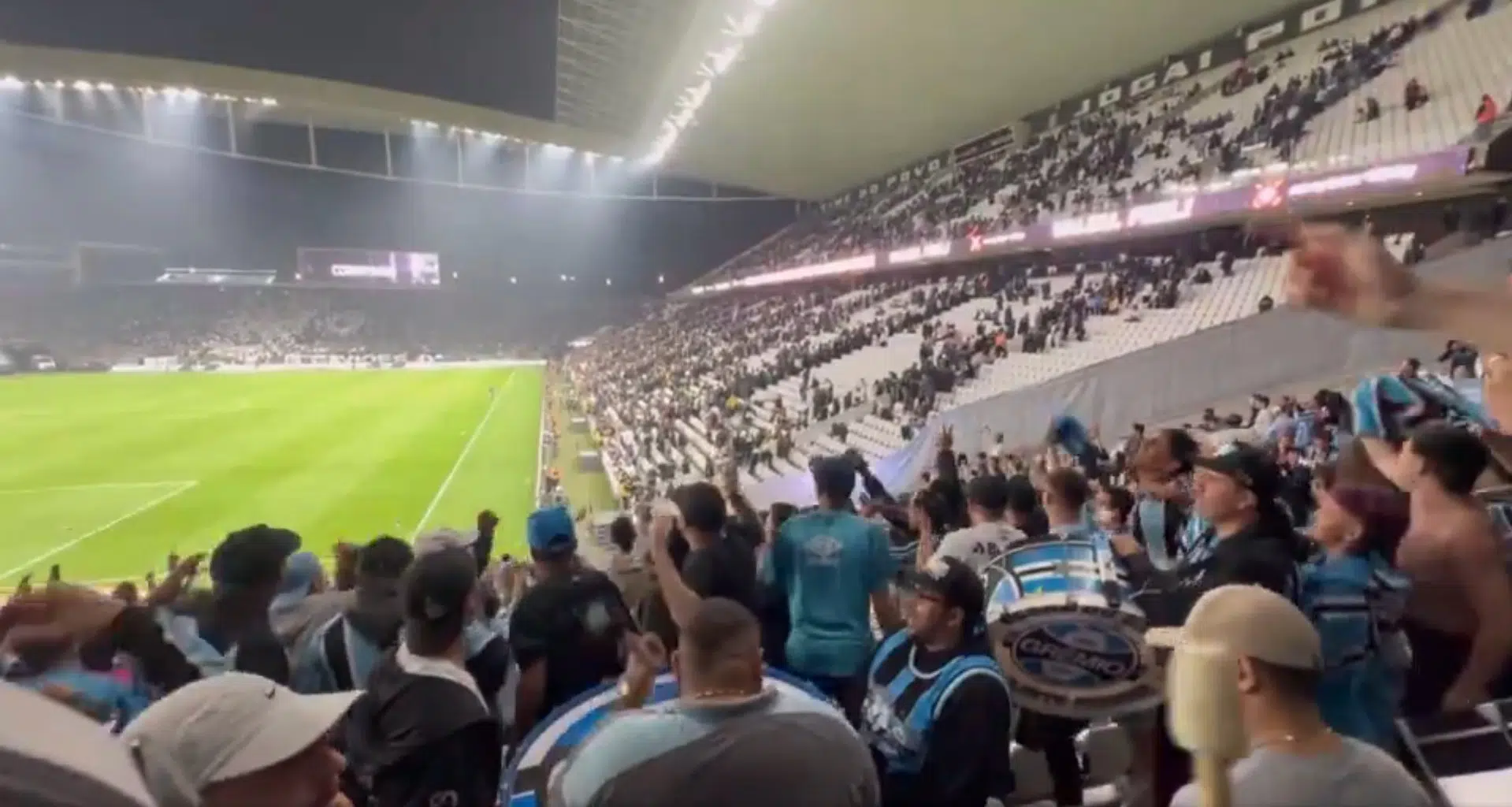 Grêmio se manifesta em nota e promete tomar atitude contra torcedores que ironizaram RS Corinthians x Grêmio