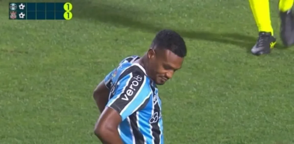 Edenilson perde pênalti pelo Grêmio