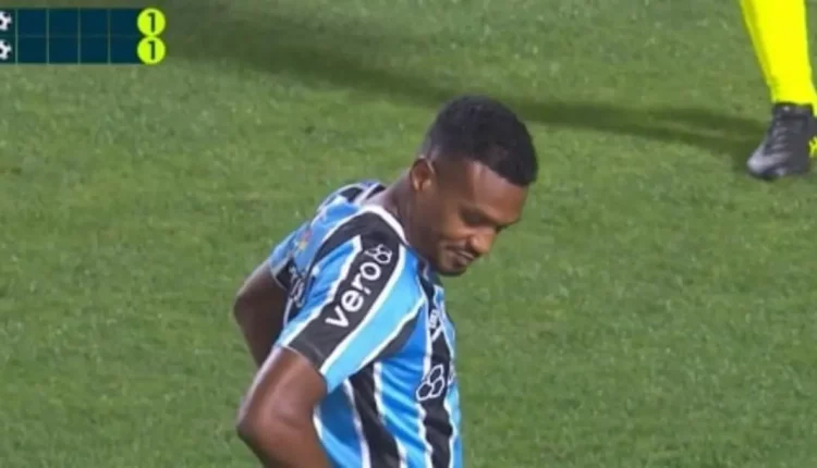 Edenilson perde pênalti pelo Grêmio