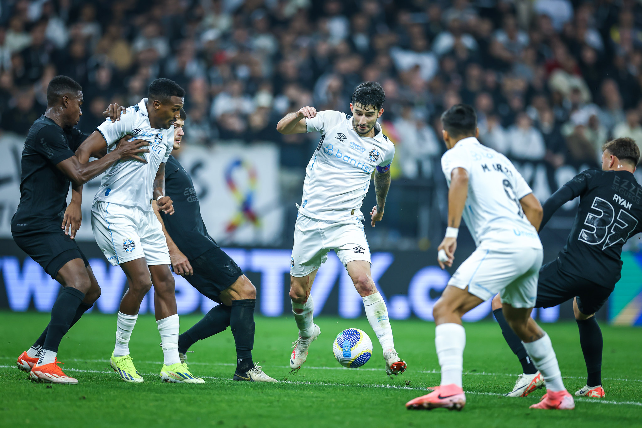 Grêmio e Corinthians jogam novamente na quarta-feira