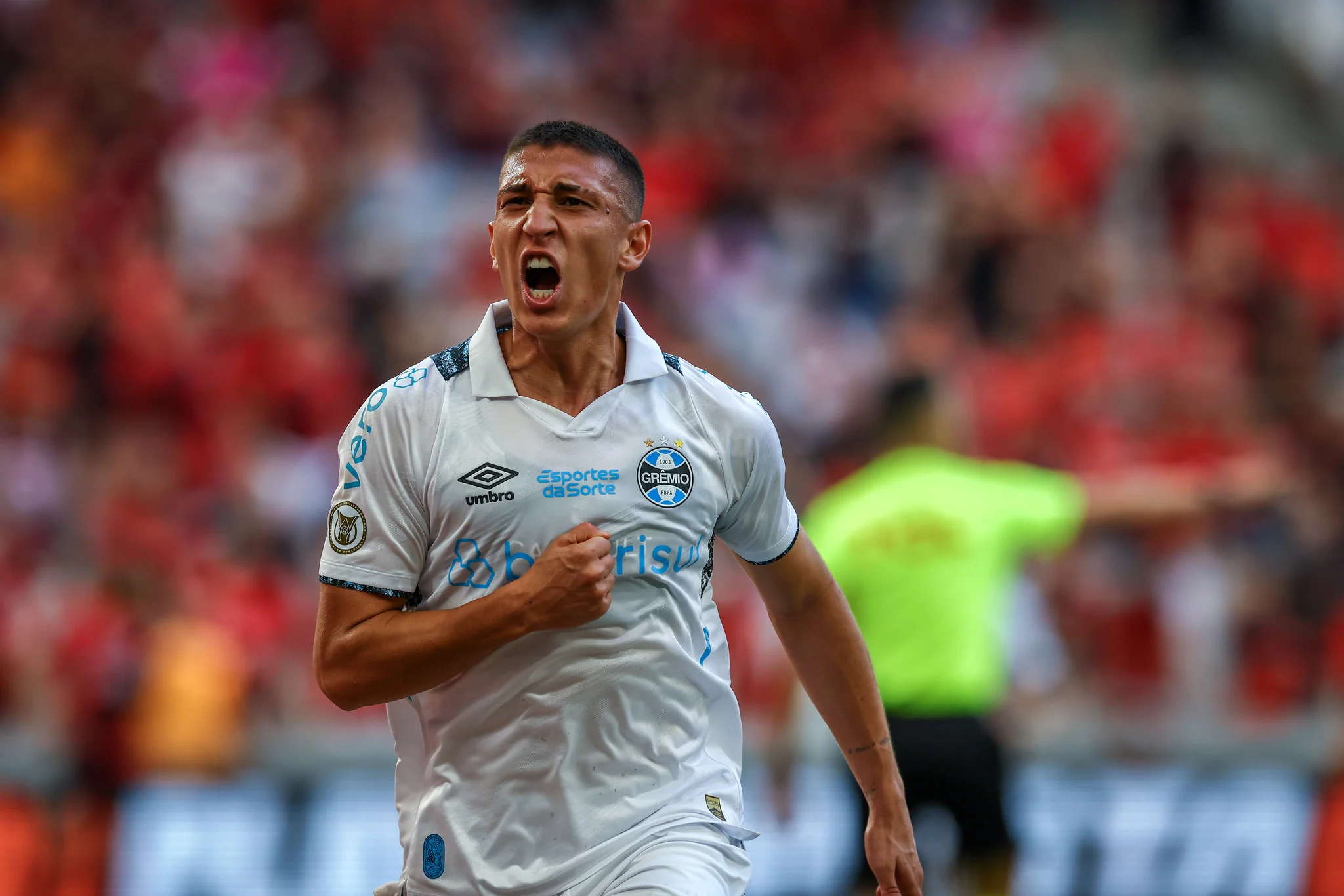 Monsalve se manifesta na web após fazer estreia com gol e vitória: "Isso é Grêmio" Monsalve pelo Grêmio