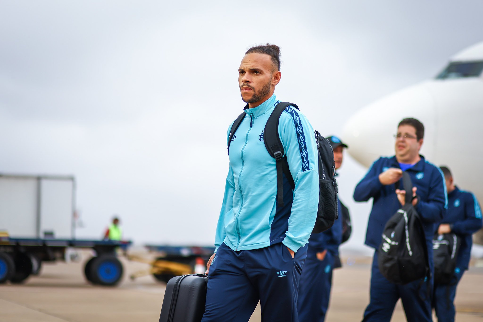 Os bastidores da viagem de Braithwaite para tratar lesão longe do Grêmio Braithwaite pelo Grêmio