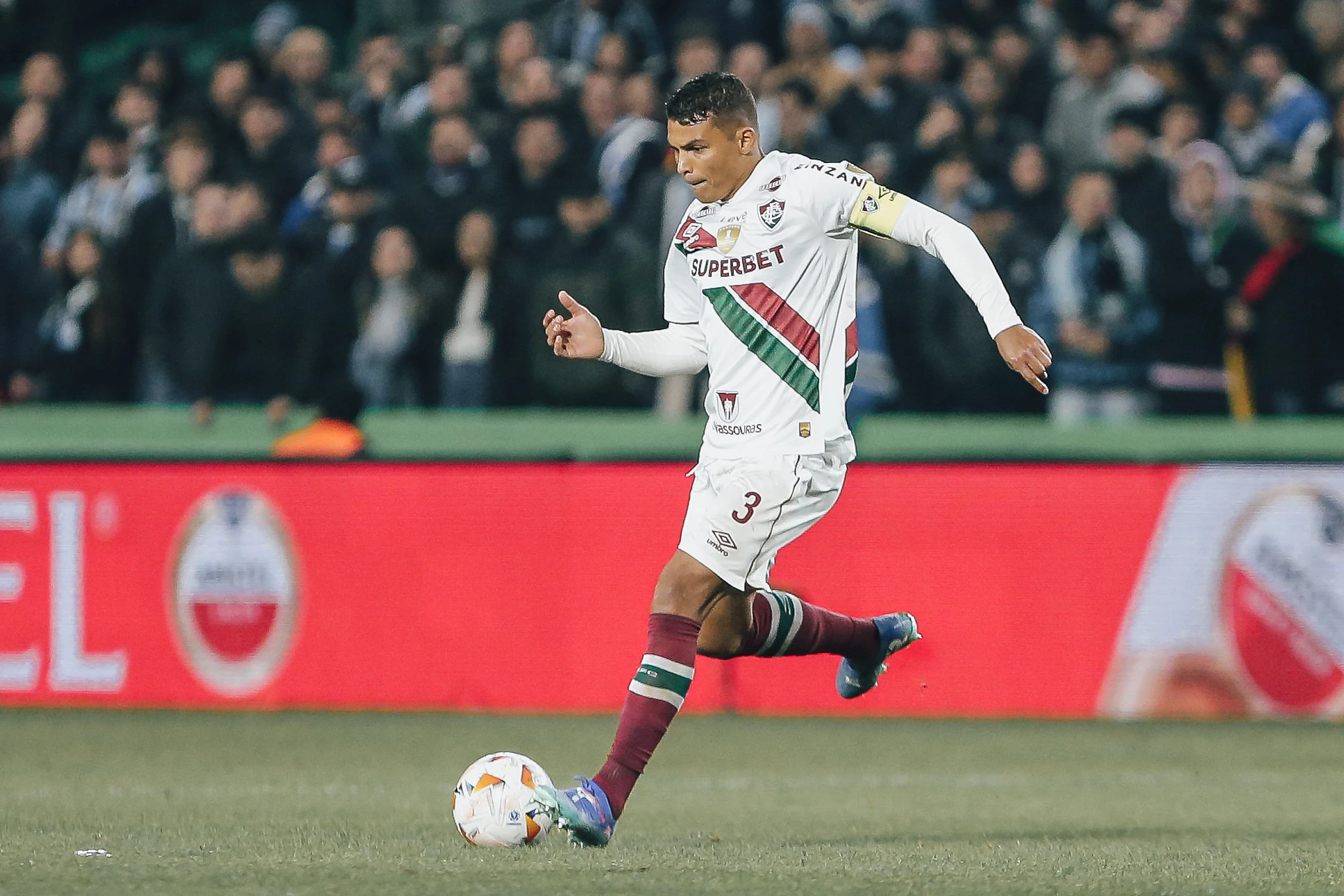 Na web, Thiago Silva repercute empate do Fluminense e já mira a terça-feira contra o Grêmio Thiago Silva em Grêmio x Fluminense