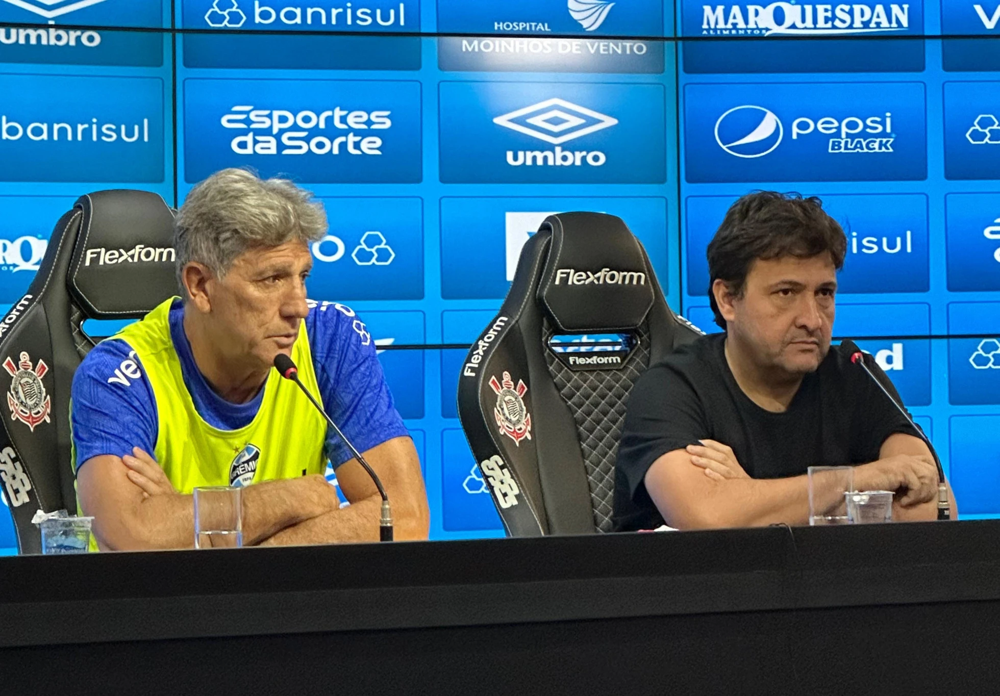 Presidente do Grêmio vê "bom jogo", lamenta ausência da Arena e fala em "levantar a cabeça" Grêmio de Alberto Guerra e Renato Portaluppi