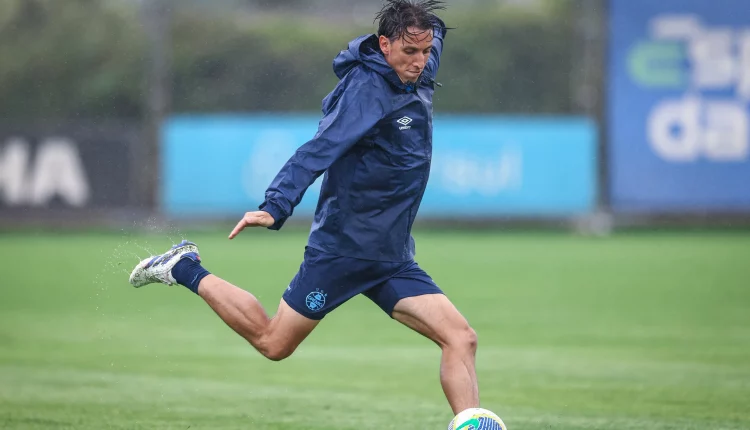 Geromel em treino do Grêmio