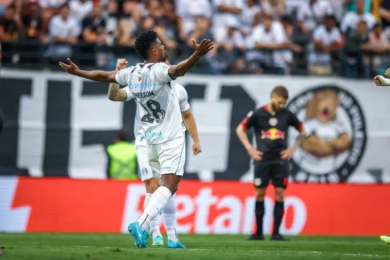 Grêmio tem desfalque de última hora contra o Flamengo e muda o sistema defensivo Grêmio tem desfalque de última hora contra o Flamengo e muda o sistema defensivo