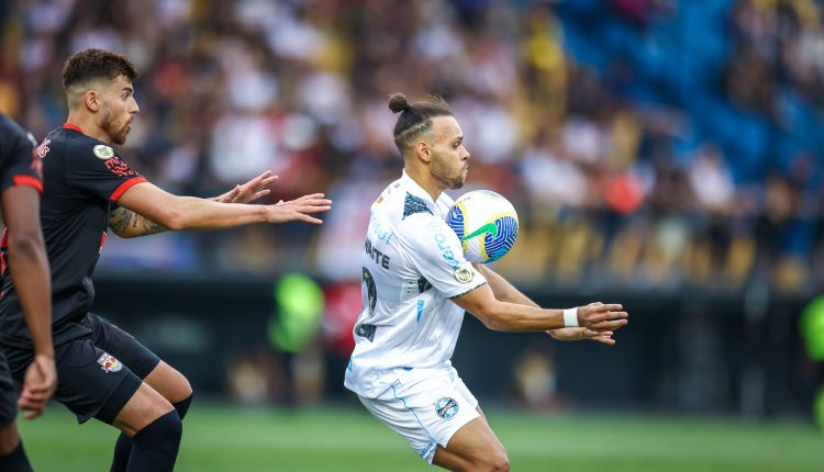 Braithwaite pelo Grêmio