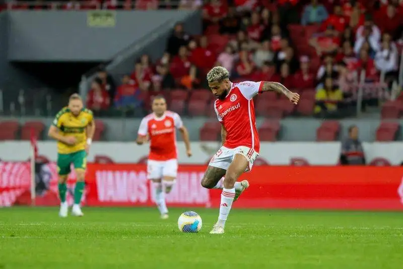 Destaque do Inter em 2024, Wesley fica mais perto de clube da Rússia; saiba valores Wesley pelo Inter