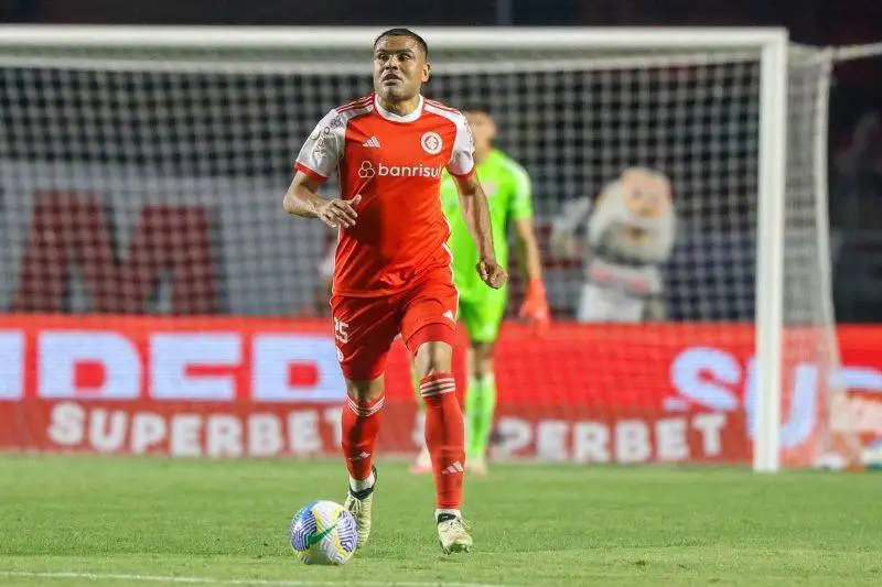 Mercado revela conversa com Roger e celebra "participação" no Gre-Nal: "Fiquei orgulhoso" Gabriel Mercado pelo Inter