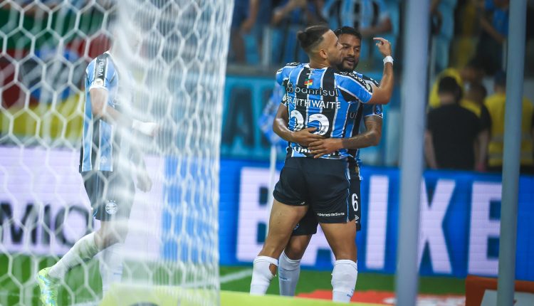 Braithwaite pelo Grêmio