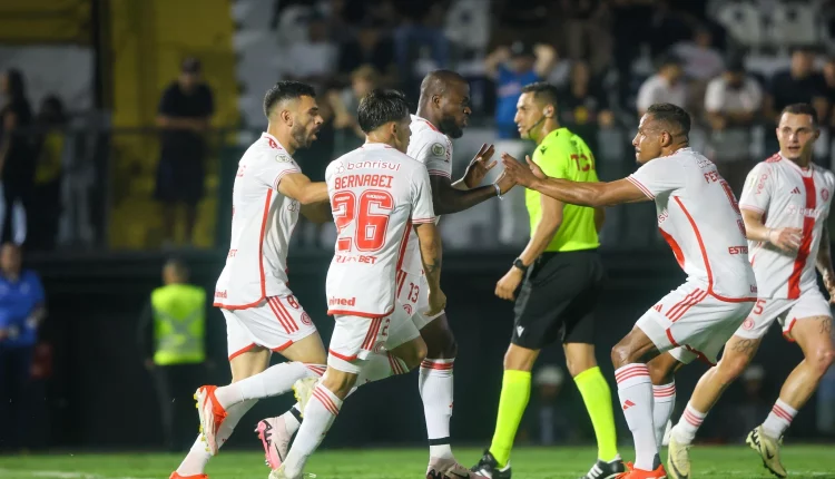 Borré e Enner Valencia no Inter