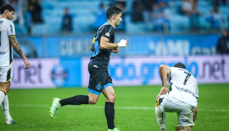 Villasanti pelo Grêmio