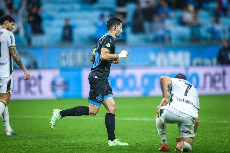 Villasanti pelo Grêmio