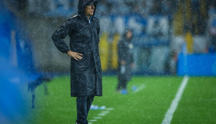 Renato falou de Roger em coletiva no Grêmio