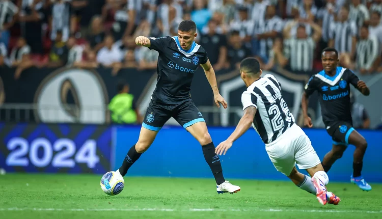 Monsalve pelo Grêmio contra o Botafogo