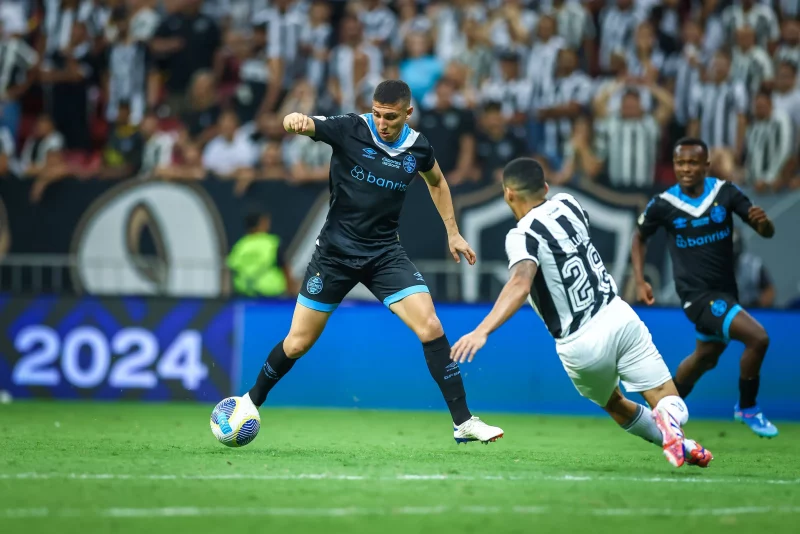 Monsalve pelo Grêmio contra o Botafogo