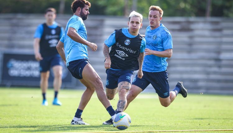 Grêmio treina para pegar o Fortaleza