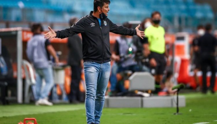 Alexandre Mendes pelo Grêmio