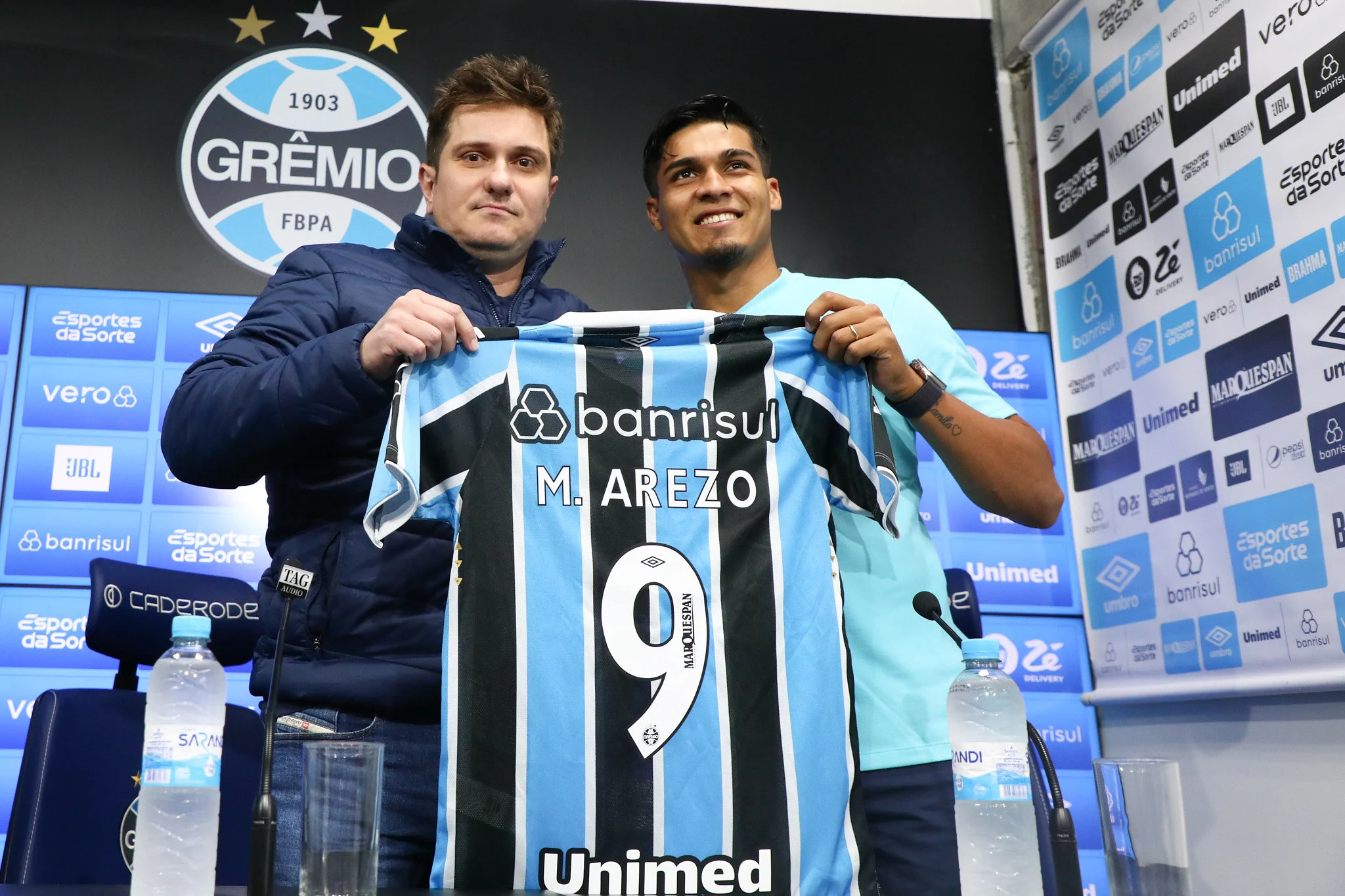 Vai jogar mais? O acordo existente entre a direção do Grêmio e o centroavante Arezo Arezo pelo Grêmio