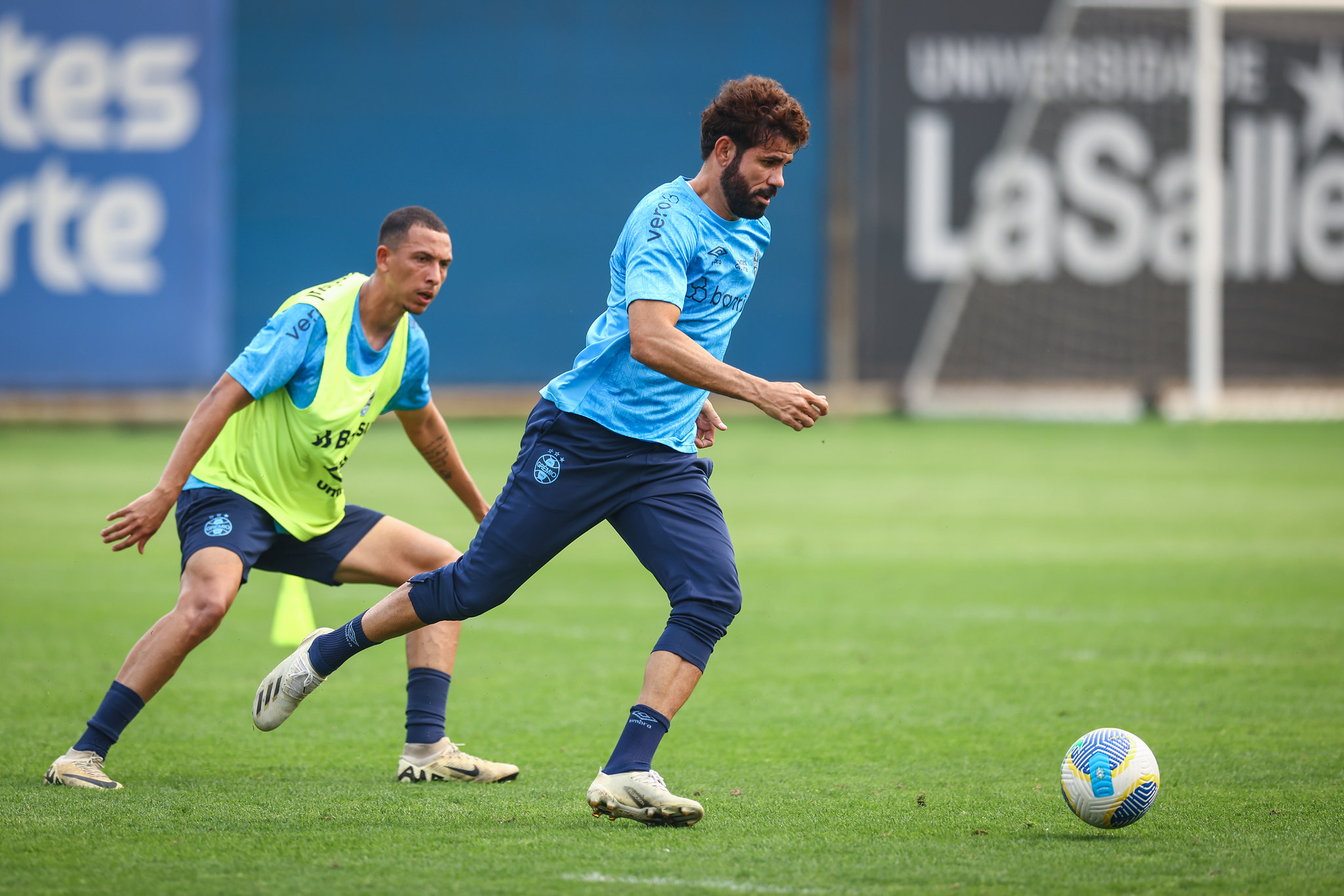 Diego Costa e jovem da base são as principais novidades entre os relacionados do Grêmio Diego Costa pelo Grêmio