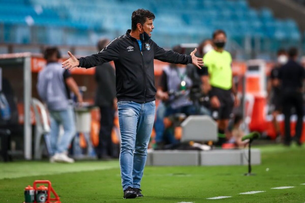 Alexandre Mendes pelo Grêmio