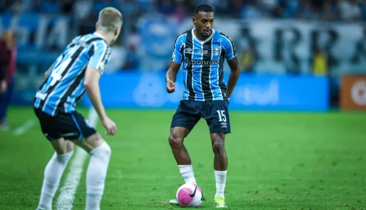 Edenilson pelo Grêmio