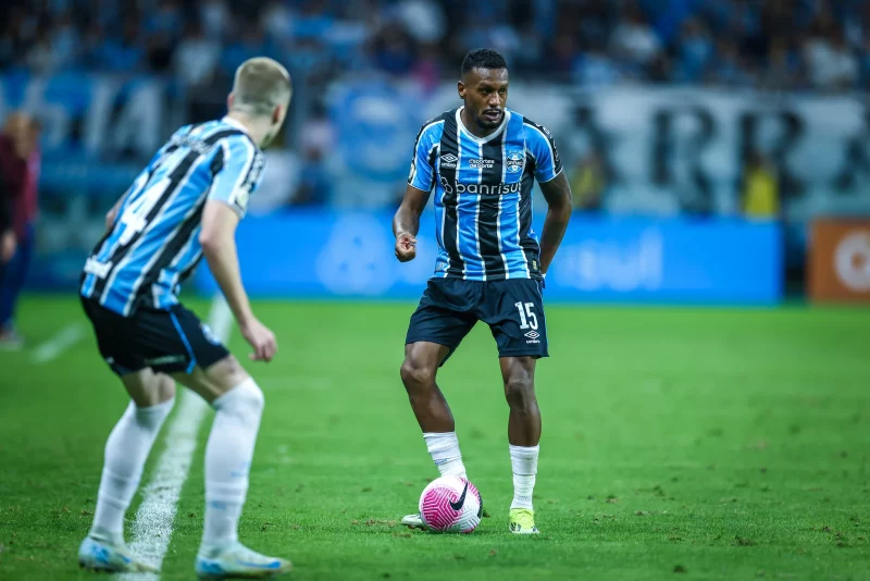 Edenilson pelo Grêmio