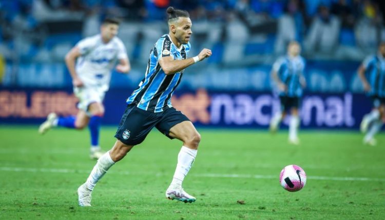 Braithwaite pelo Grêmio